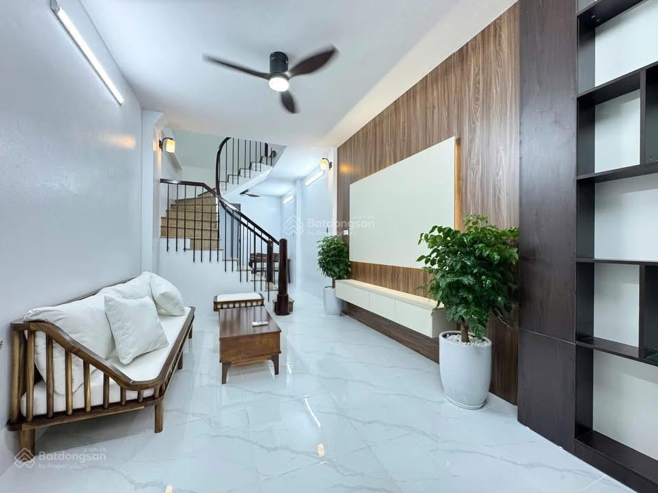 Chủ cần bán nhà phân lô ô tô phố nghĩa tân, 50m2x4t, ngõ thông nông, gần phố, giá chỉ 17.5 tỷ