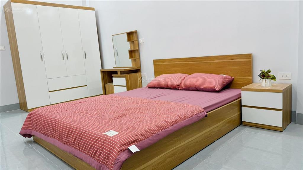 Chủ cần bán gấp nhà mặt phố trần thái tông, 35m2x4tầng, kinh doanh đỉnh cao, 2 thoáng, giá 26.5 tỷ.