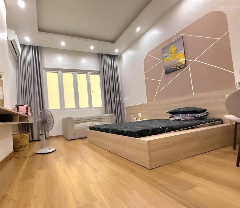 Chủ cần bán nhà ô tô đỗ mai dịch, 1 nhà ra phố, 50m2x6t, ô chờ thang máy, giá bán chỉ 15.5 tỷ