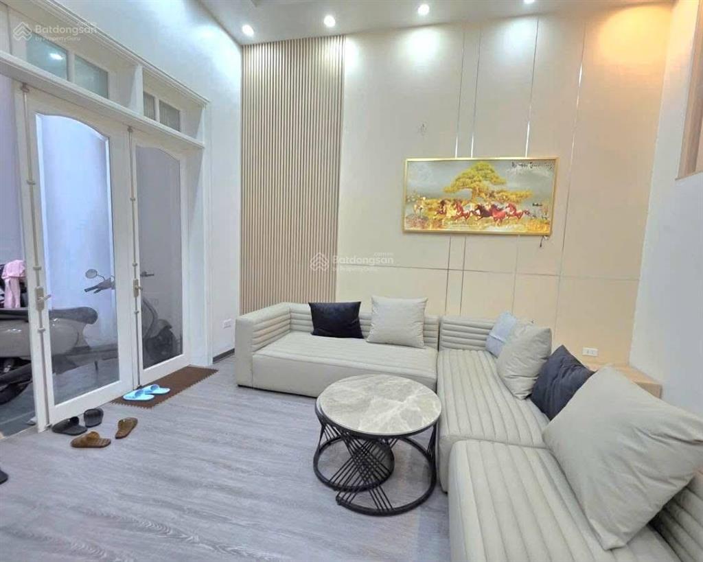 Chủ cần bán nhà ô tô đỗ mai dịch, 1 nhà ra phố, 50m2x6t, ô chờ thang máy, giá bán chỉ 15.5 tỷ