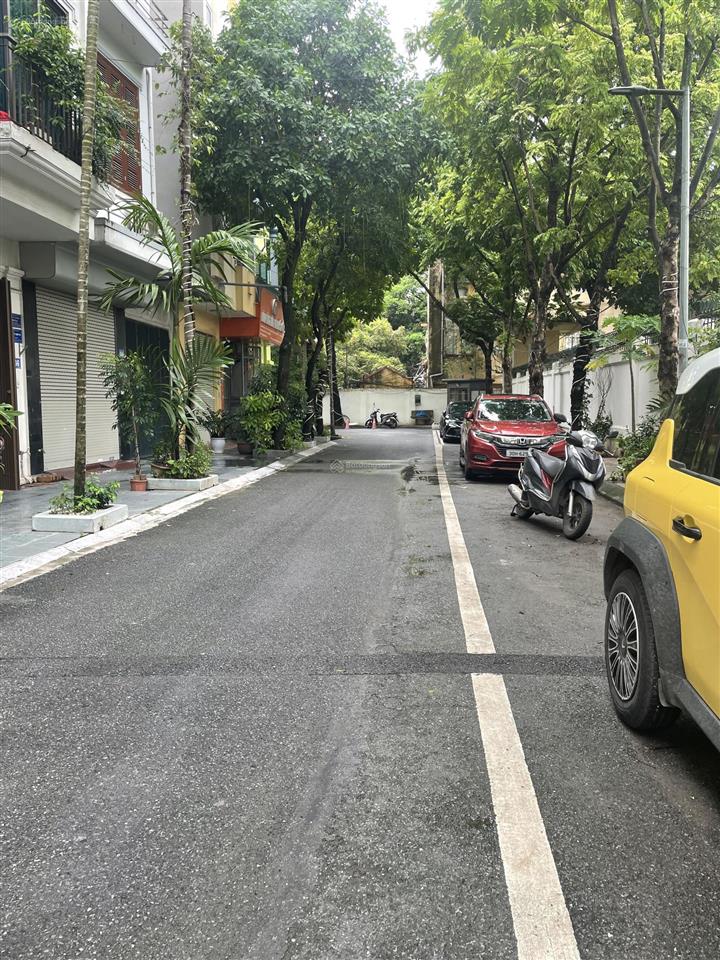Giảm chào cực sốc ! nhà phân lô cầu giấy 52m2x6t ô chờ thang máy, đường 2 làn ô tô, giá chỉ 20 tỷ !