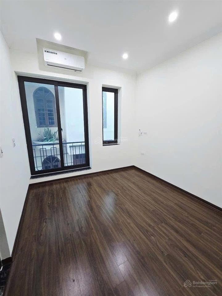 Giảm chào cực sốc ! nhà phân lô cầu giấy 52m2x6t ô chờ thang máy, đường 2 làn ô tô, giá chỉ 20 tỷ !