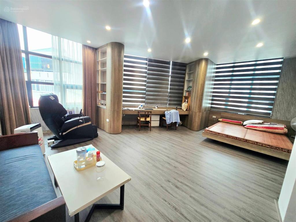 Phân lô ô tô cầu giấy, 70m2x4t, ô chờ thang máy, gần phố lớn, nhà mới 2 thoáng, giá hơn 20 tỷ có tl