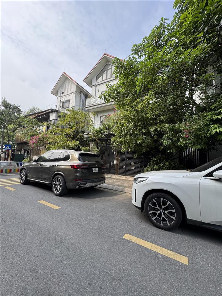 Sở hữu biệt thự vip kđt thành phố giao lưu  phạm văn đồng! 208m2x4t sổ vuông, giá hơn 400tr/m2 tl