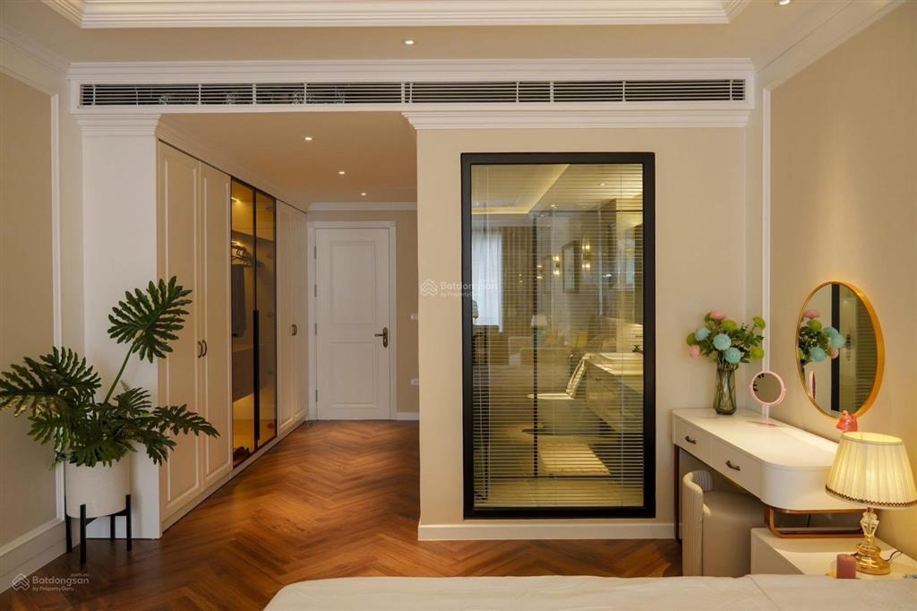 Bán gấp nhà mặt phố mai dịch, 70m2x7t thang máy, 2 thoáng trước sau,full nt đẹp ở ngay,giá 29.5 tỷ