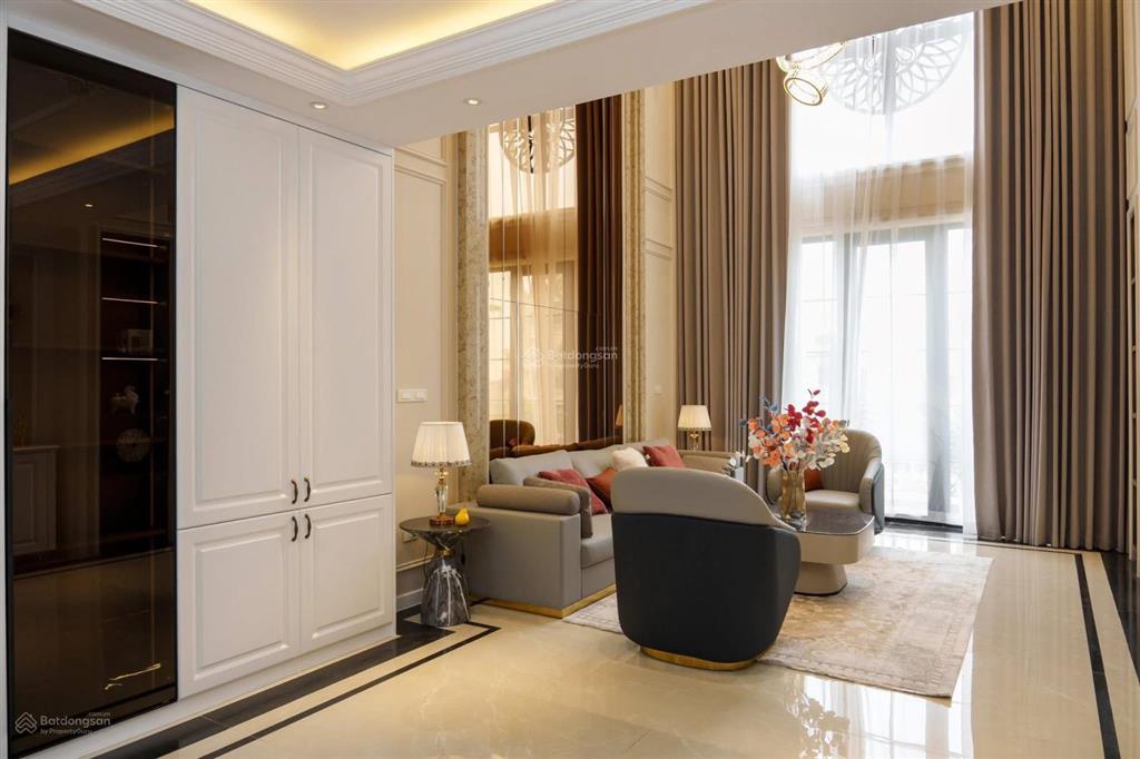 Bán gấp nhà mặt phố mai dịch, 70m2x7t thang máy, 2 thoáng trước sau,full nt đẹp ở ngay,giá 29.5 tỷ