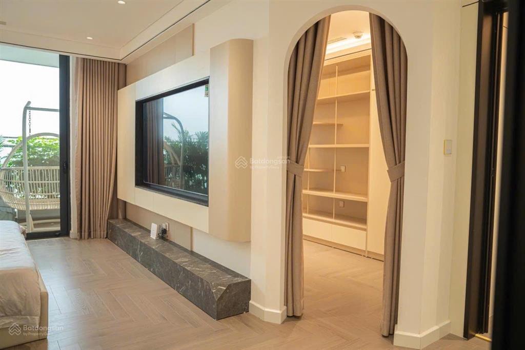 Chủ cần bán căn góc 160m  view trực diện sông hồng 3pn sunshine golden river tây hồ