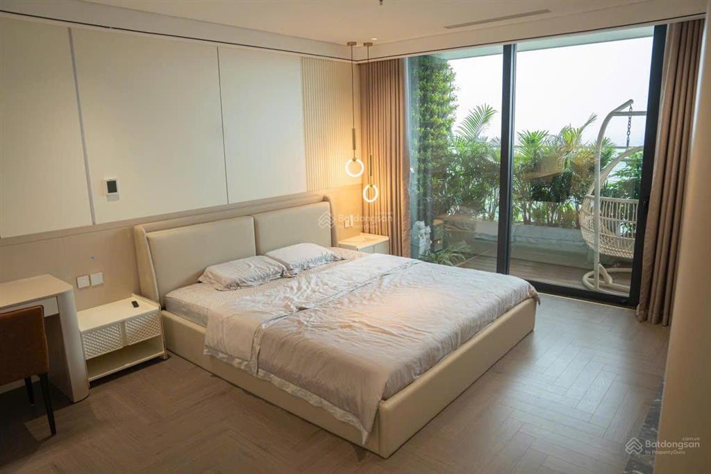 Chủ cần bán căn góc 160m  view trực diện sông hồng 3pn sunshine golden river tây hồ