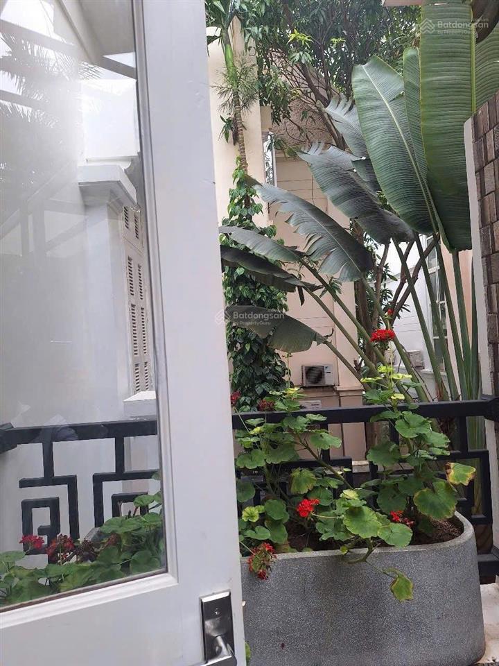 Chủ cần bán biệt thự ciputra. hạ chào giá tốt. dt 180m2x3t, mặt tiền 9m. ô tô vỉa hè, giá 386tr/m2