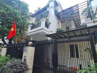 Chủ cần bán biệt thự ciputra. hạ chào giá tốt. dt 180m2x3t, mặt tiền 9m. ô tô vỉa hè, giá 386tr/m2