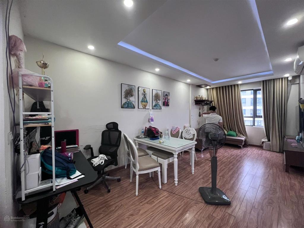 Cực rẻ, có 1 căn ct thái hà phạm văn đồng, dt 70m2 có 2pn2vs, giá chỉ 5 tỷ full nội thất