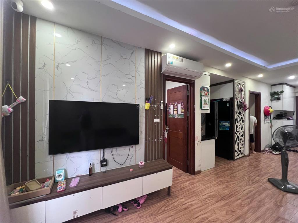 Cực rẻ, có 1 căn ct thái hà phạm văn đồng, dt 70m2 có 2pn2vs, giá chỉ 5 tỷ full nội thất