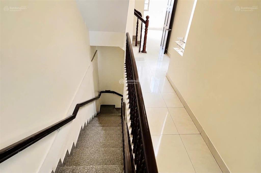 Cho thuê nhà nguyên căn mặt tiền nguyễn thái sơn, p. 3, gò vấp  4x20m  3 lầu