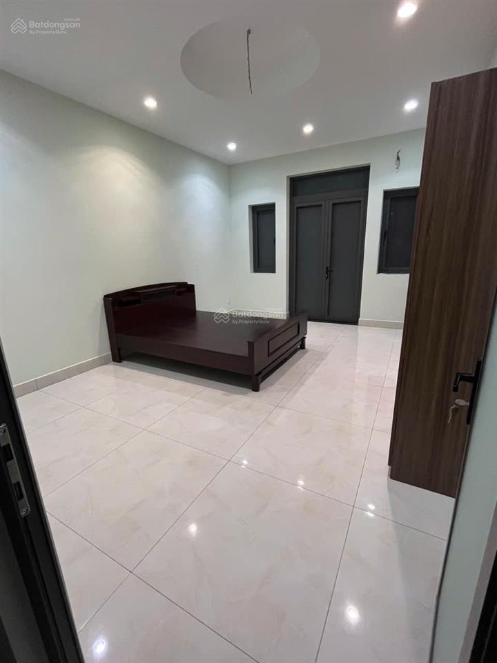 Cho thuê nhà nguyên căn nguyễn thái sơn, gò vấp  3 lầu  gần trường đhcn 4