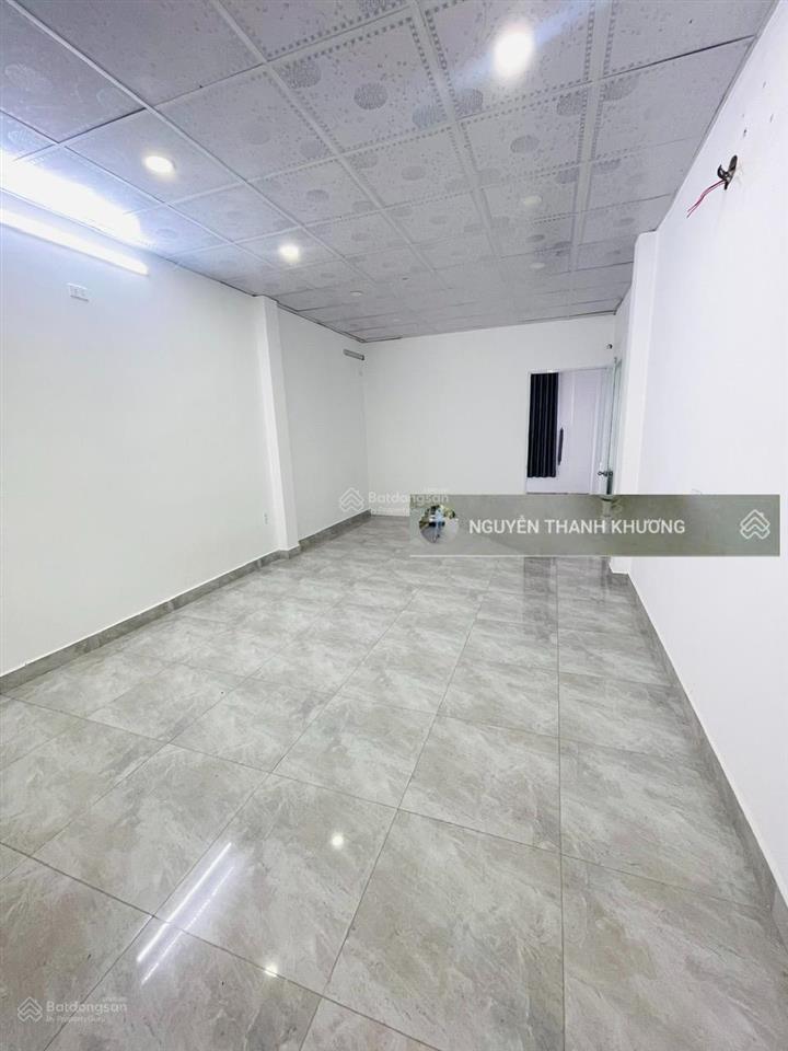 Cho thuê nhà (4x18m) 1 lầu trệt trống suốt quang trung  hẻm xe tải  p10  gv