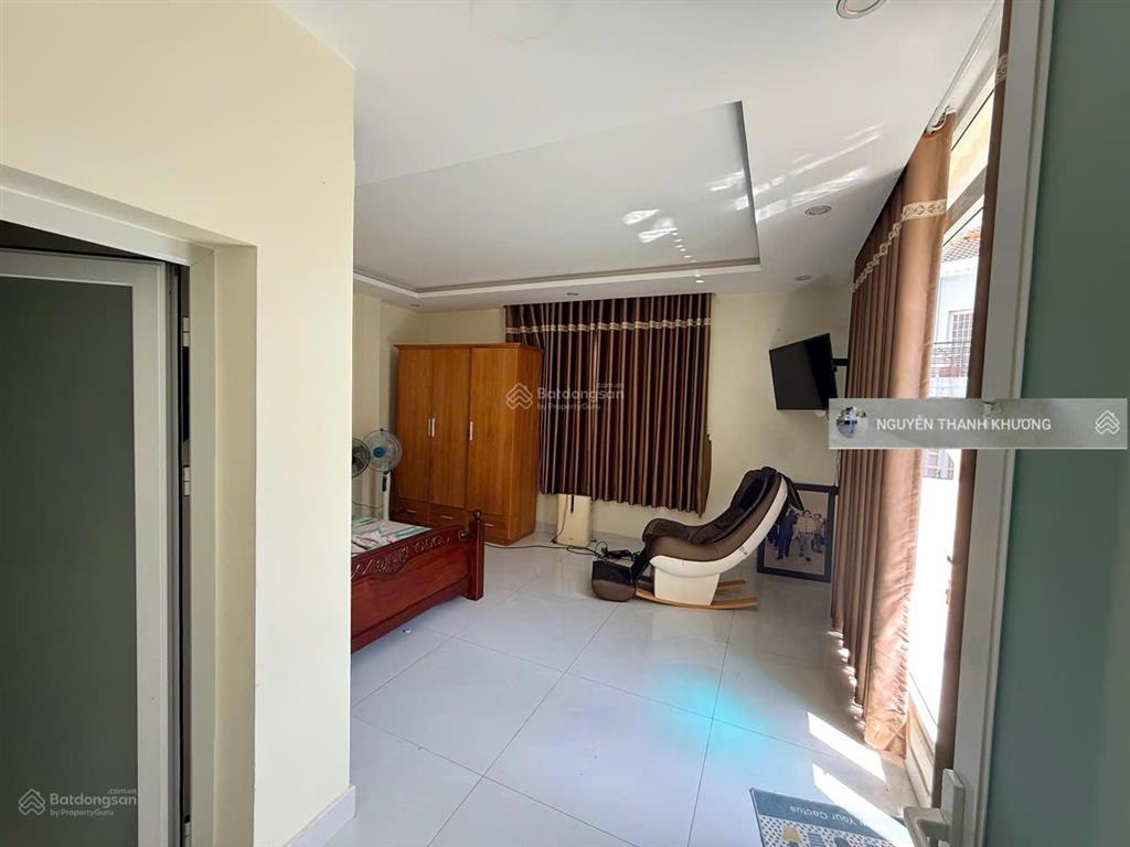 Cho thuê nhà hẻm 10m 1 sẹc  quang trung, p10, gò vấp  gần ủy ban quận gv cũ  15x16m  3 lầu