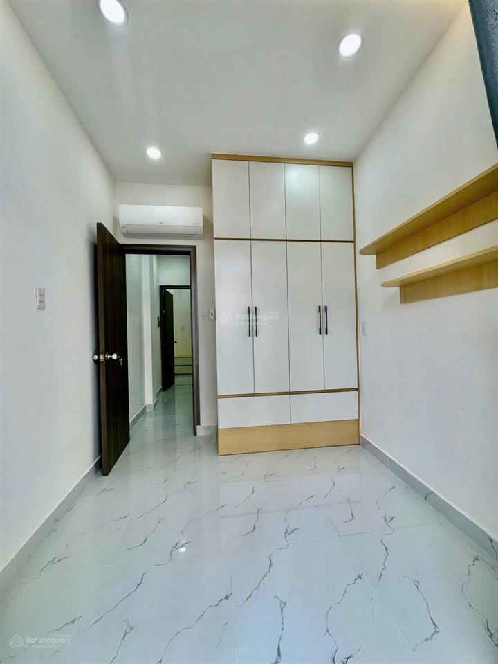 Xe hơi tới nhà ngay khu vip phan xích long, 33m2 đất, 2 tầng đẹp, dân trí cao tầm 6tỷ