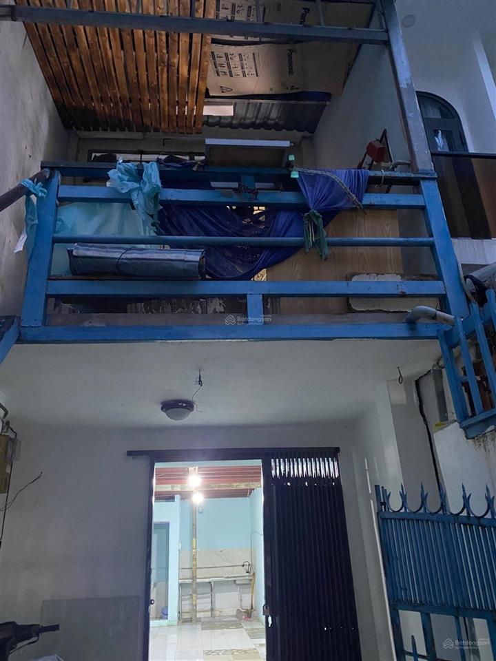 Nhà cũ 2,5 tầng ngay hàng xanh, 33m2, tiện cải tạo/xây mới ngộp còn 4,19tỷ