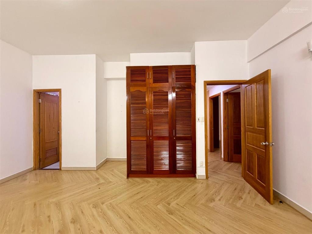 Gấp bán chung cư mt nguyễn thượng hiền g130m2, thang máy nhà đẹp, sổ hồng 7,2 tỷ