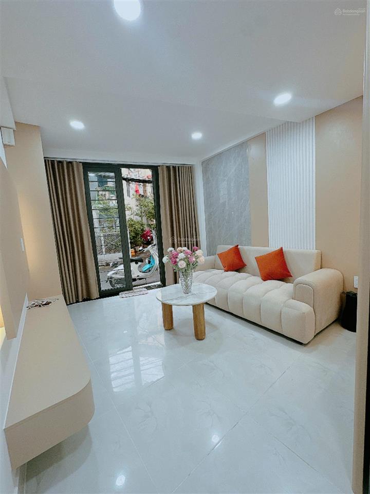 Nhà mặt tiền khu vip phan xích long, 4 tầng nhà mới đẹp hơn 7 tỷ