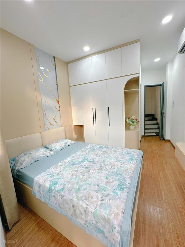Nhà mặt tiền khu vip phan xích long, 4 tầng nhà mới đẹp hơn 7 tỷ