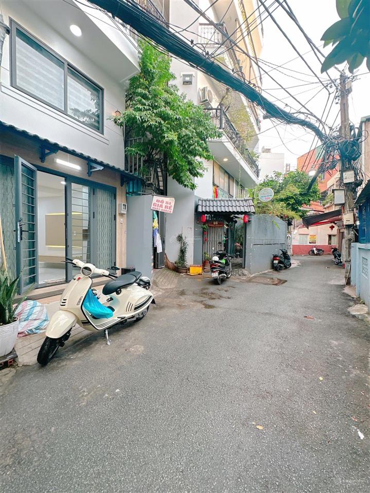 Nhà mặt tiền khu vip phan xích long, 4 tầng nhà mới đẹp hơn 7 tỷ