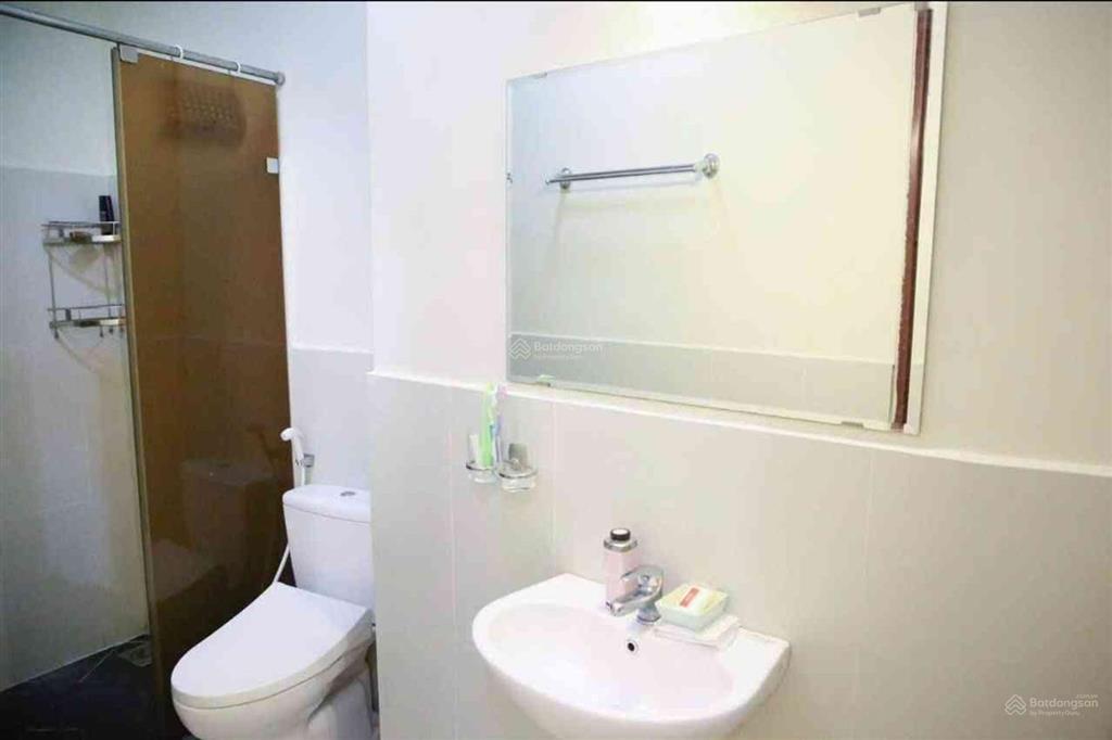 Gấp bán giảm 300tr nhà sát mt phan văn trị, hẻm xe hơi, nhà còn đẹp 45m2