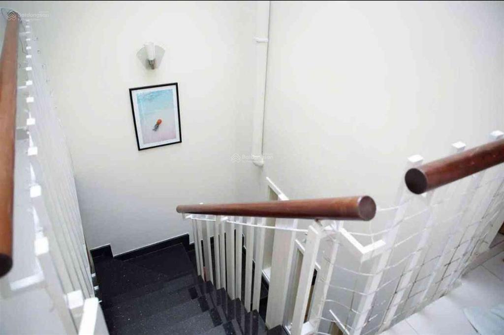 Gấp bán giảm 300tr nhà sát mt phan văn trị, hẻm xe hơi, nhà còn đẹp 45m2