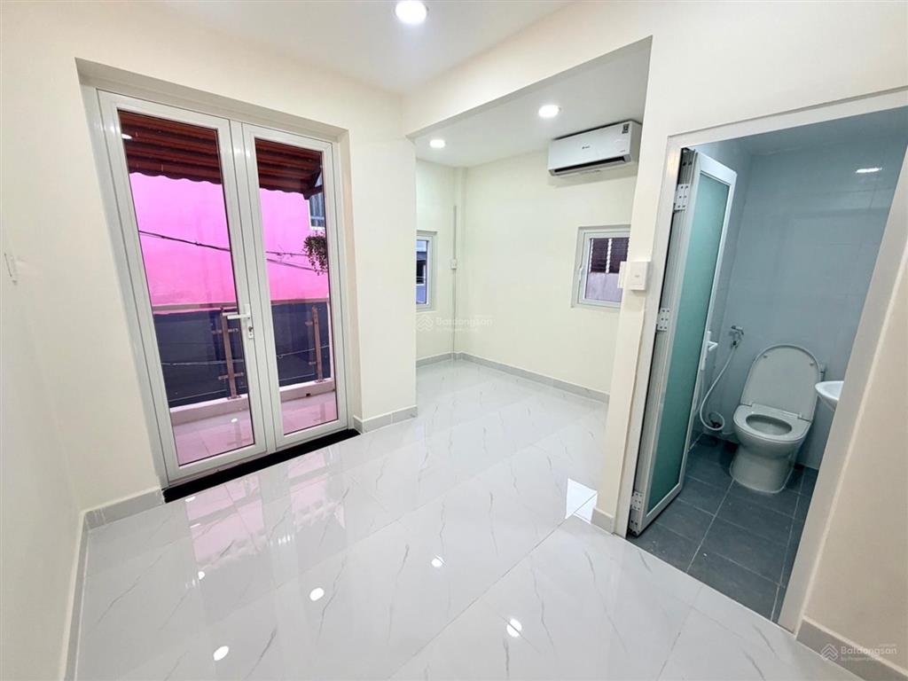 Chính chủ cho thuê chung cư cũ 100m2 lầu 1 ngay đề thám, công viên 23/9 giá 10tr