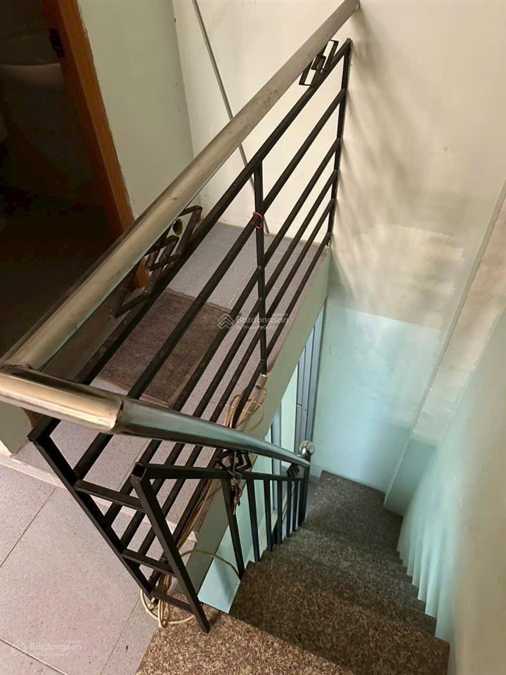 Gấp bán nhà nơ trang long, chưa tới 100tr/m cả đất và nhà