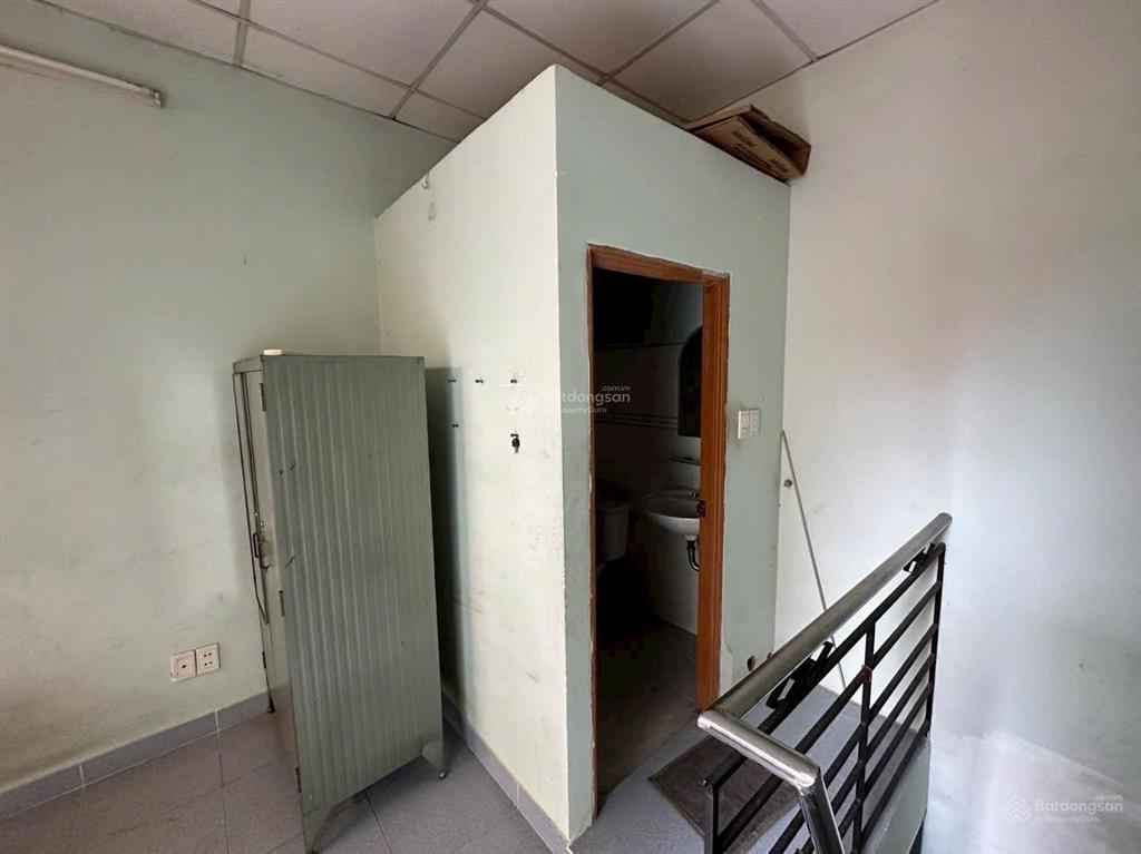 Gấp bán nhà nơ trang long, chưa tới 100tr/m cả đất và nhà