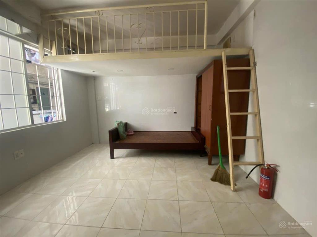 Cho thuê chung cư trần huy liệu 3,9tr lầu thấp, điện nước nhà nước