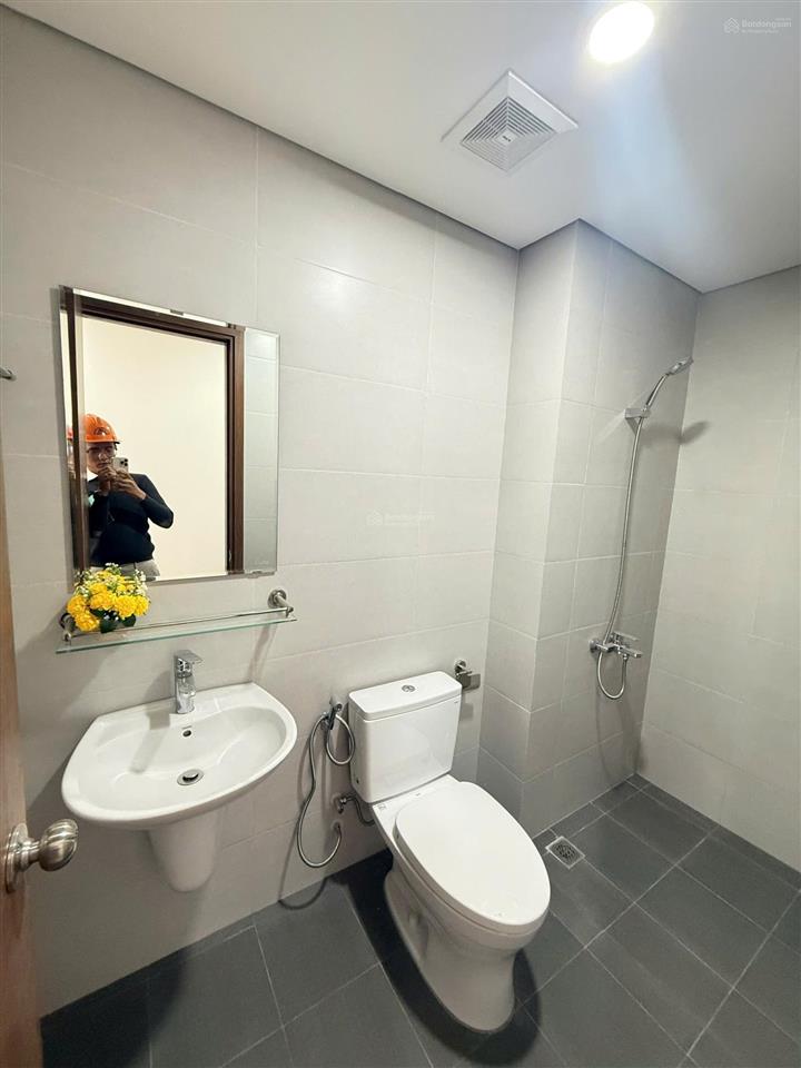 Chính chủ cần bán căn hộ 2 phòng ngủ 2 vệ sinh, đã có full nội thất, sắp bàn giao