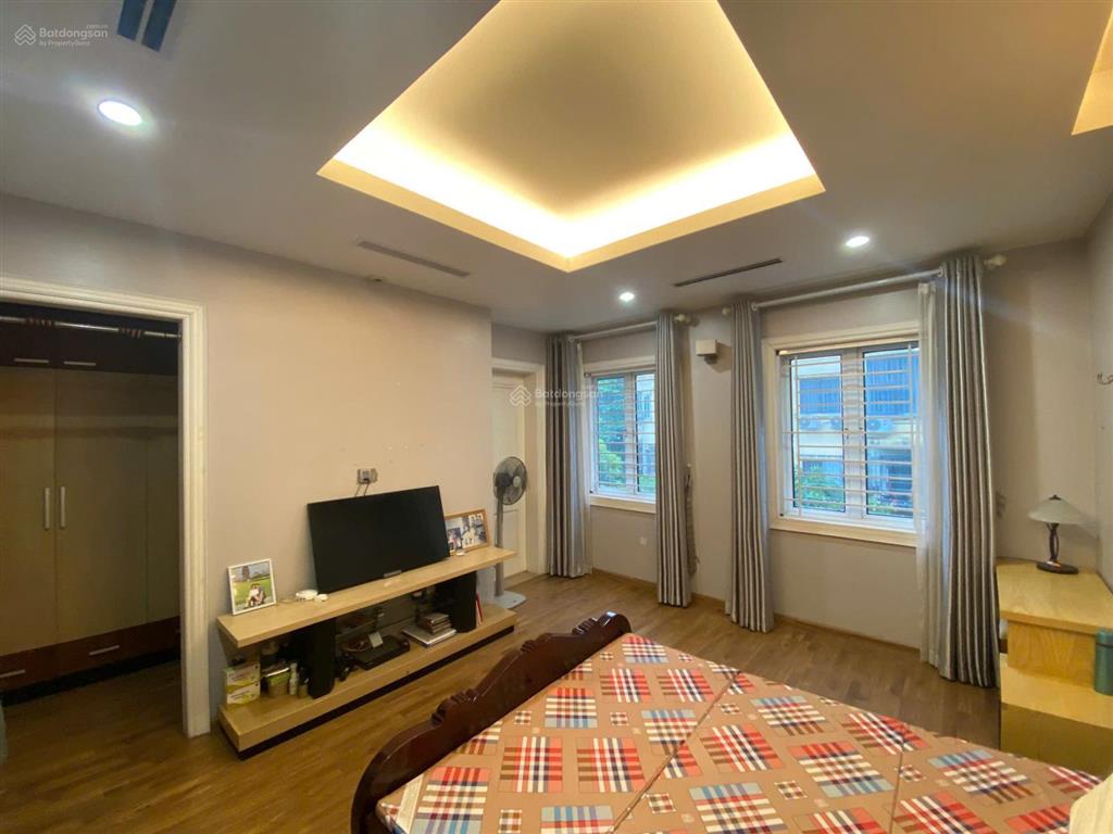 Cho thuê nhà đường nguyễn cơ thạch, nam từ liêm. dt 135m, 5 tầng, căn góc 2 mặt tiền. giá 38tr/th