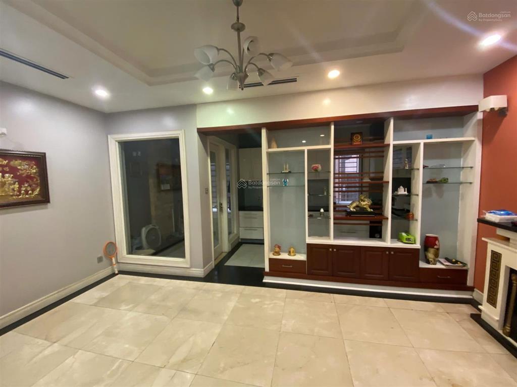 Cho thuê nhà đường nguyễn cơ thạch, nam từ liêm. dt 135m, 5 tầng, căn góc 2 mặt tiền. giá 38tr/th