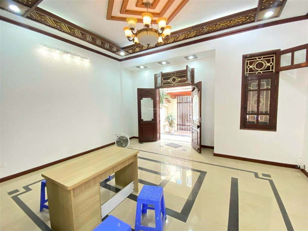 Cho thuê nhà đường nguyễn cơ thạch, nam từ liêm. dt 135m, 5 tầng, căn góc 2 mặt tiền. giá 38tr/th