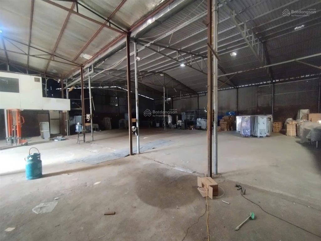 Cho thuê kho đường lĩnh nam, hoàng mai. dt 500m2, cao 7m, có điện 3fa, xe công đỗ cửa. 105 nghìn/m2