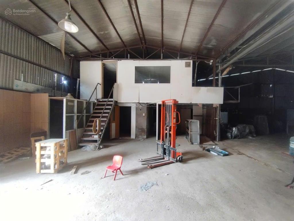 Cho thuê kho đường lĩnh nam, hoàng mai. dt 500m2, cao 7m, có điện 3fa, xe công đỗ cửa. 105 nghìn/m2