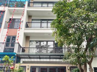 Cho thuê nhà nhà phố cự lộc, thanh xuân. dt 100m2, 6 tầng, mặt tiền 6m thang máy, nhà mới. giá 60tr