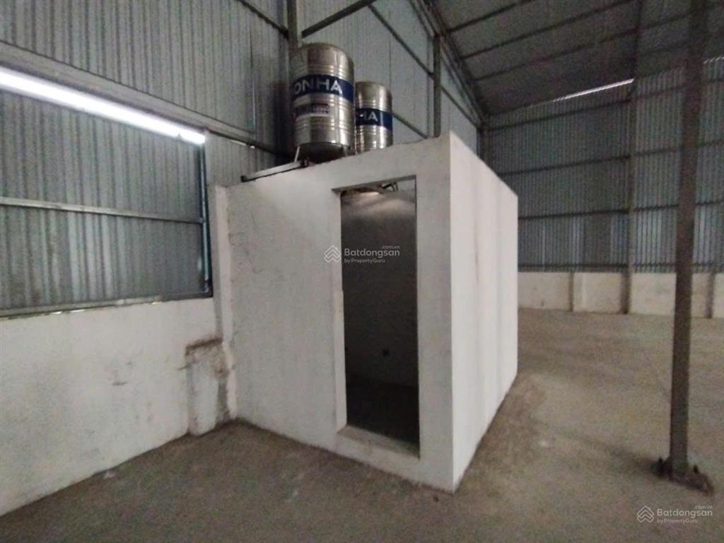 Cho thuê kho đường 21b, thanh mai, thanh oai, hn. dt 400m, cao 8m, xe 20 tấn đỗ cửa. giá 15tr/th