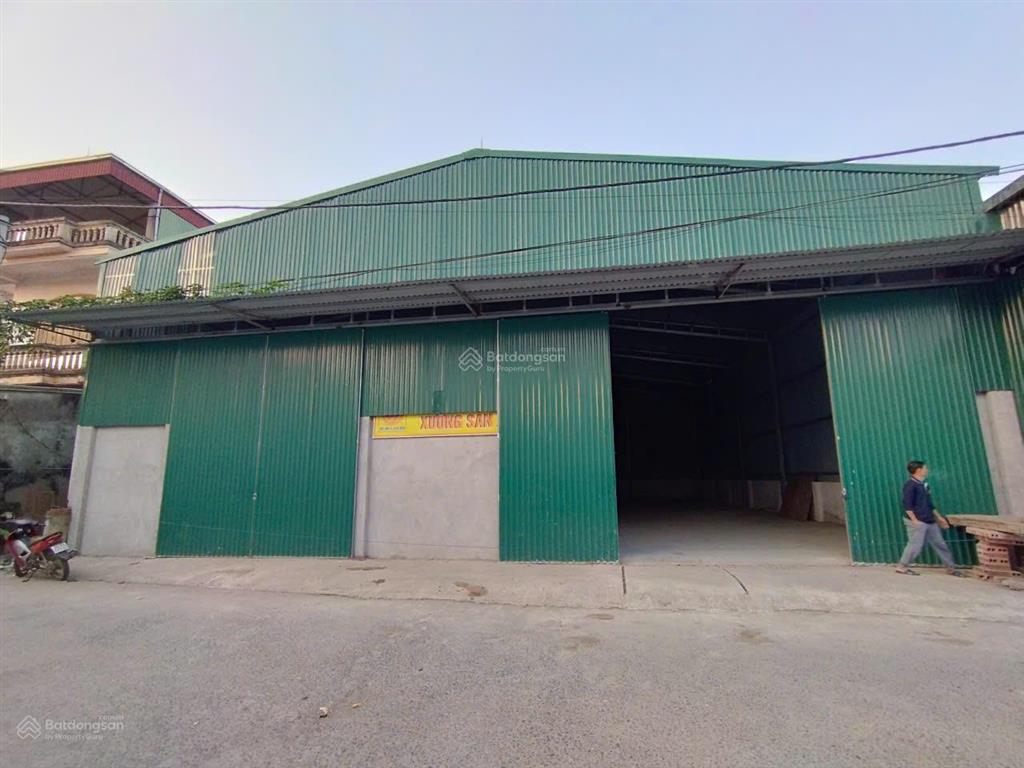 Cho thuê kho đường 21b, thanh mai, thanh oai, hn. dt 400m, cao 8m, xe 20 tấn đỗ cửa. giá 15tr/th