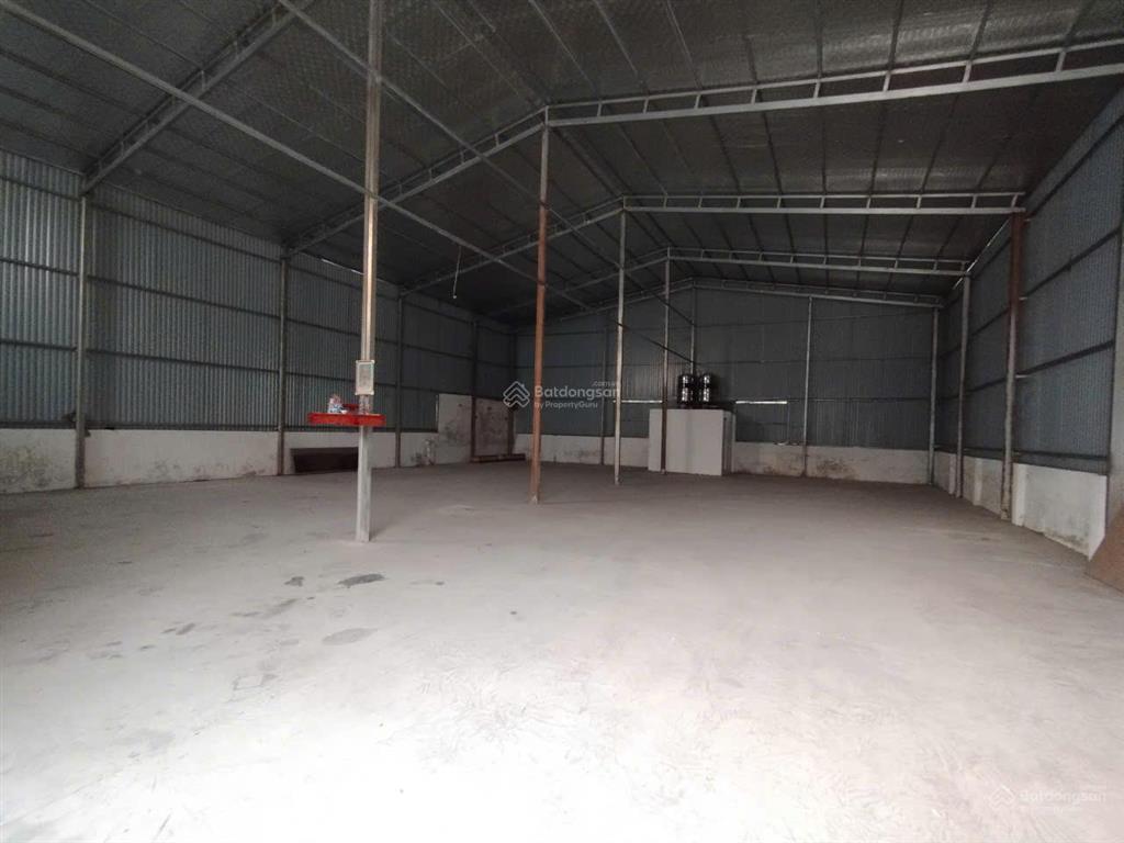 Cho thuê kho đường 21b, thanh mai, thanh oai, hn. dt 400m, cao 8m, xe 20 tấn đỗ cửa. giá 15tr/th