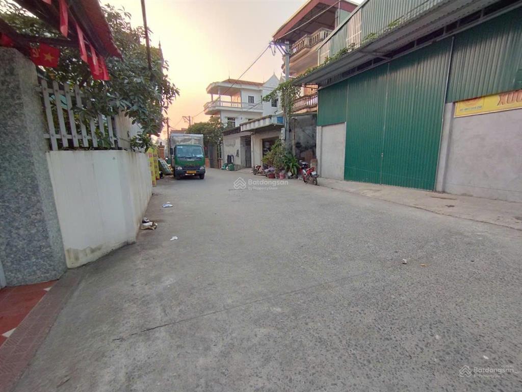 Cho thuê kho đường 21b, thanh mai, thanh oai, hn. dt 400m, cao 8m, xe 20 tấn đỗ cửa. giá 15tr/th