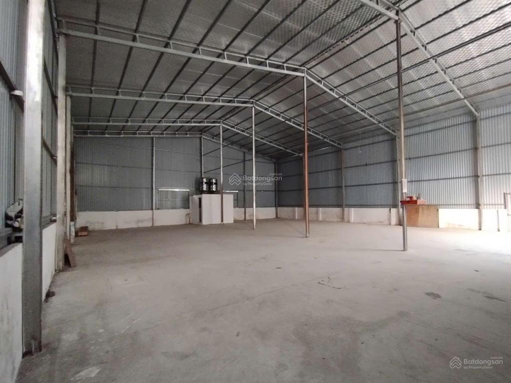 Cho thuê kho đường 21b, thanh mai, thanh oai, hn. dt 400m, cao 8m, xe 20 tấn đỗ cửa. giá 15tr/th