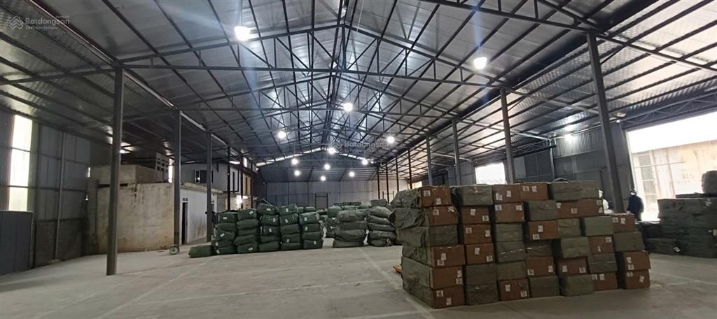 Cho thuê kho đường đại lộ thăng long, hoài đức. dt 1100m2, cao 8m, xe công đỗ cửa. giá 65 nghìn/m2