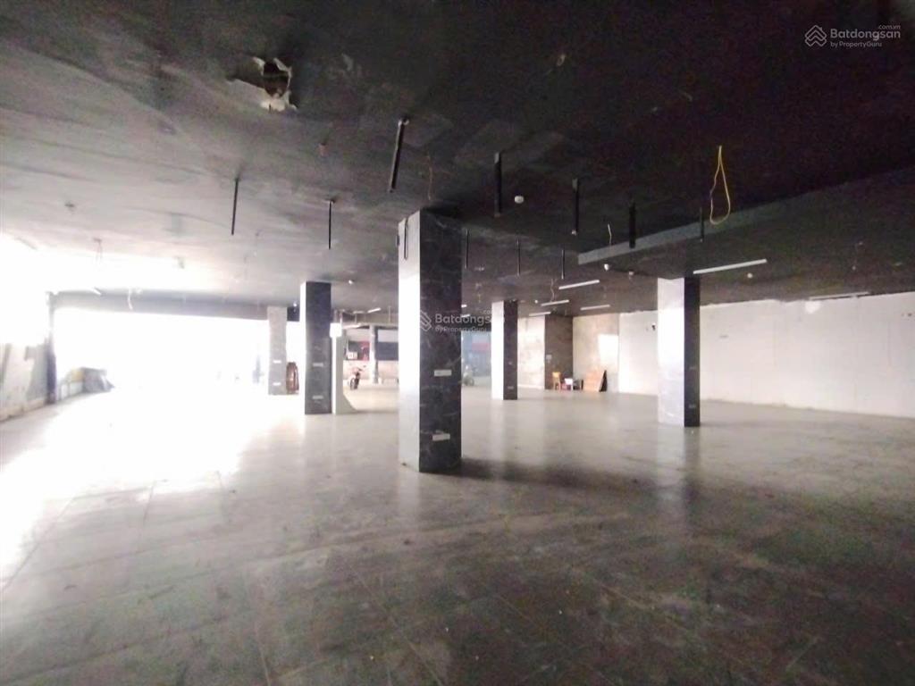 Cho thuê kho đường cầu giấy, dịch vọng, cầu giấy. dt 500m xây dựng kiên cố có điện 3fa. giá 75tr/th