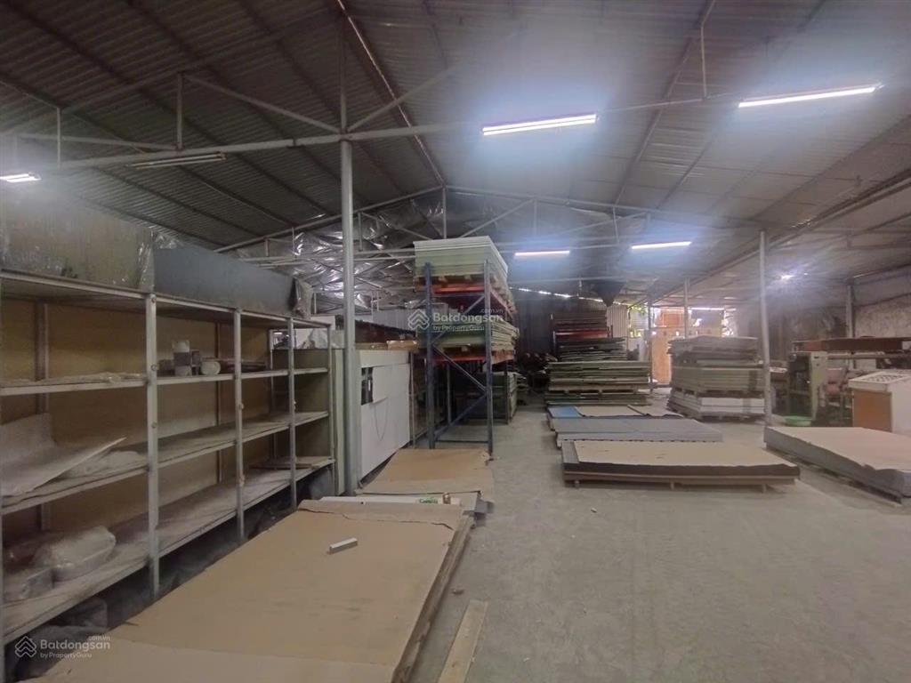 Cho thuê kho đường 32, trạm trôi, hoài đức. dt 1100m, cao 6m có điện 3fa, xe công đỗ cửa. giá 40tr