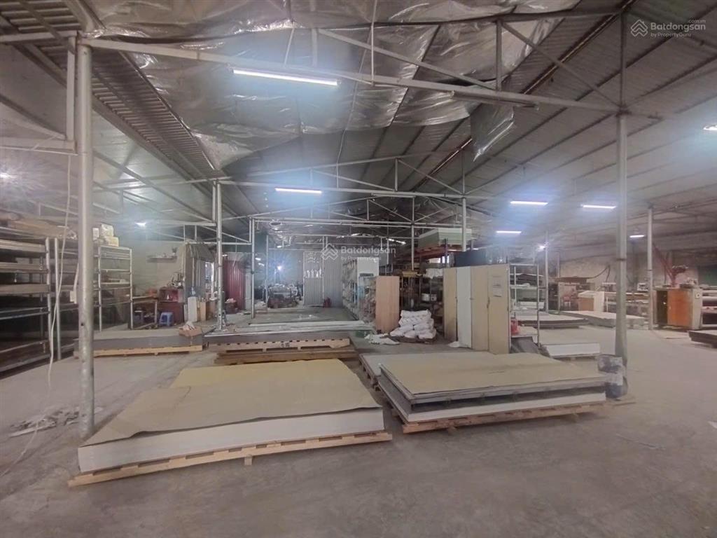 Cho thuê kho đường 32, trạm trôi, hoài đức. dt 1100m, cao 6m có điện 3fa, xe công đỗ cửa. giá 40tr