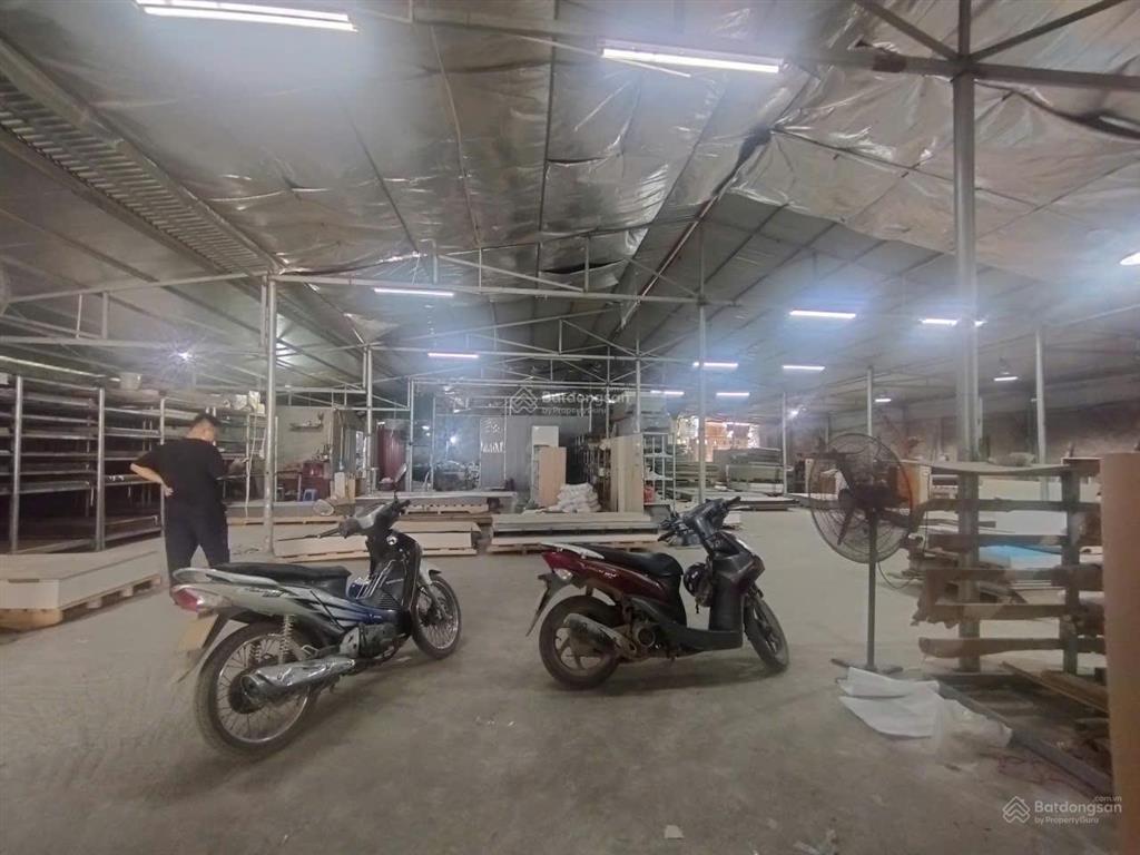 Cho thuê kho đường 32, trạm trôi, hoài đức. dt 1100m, cao 6m có điện 3fa, xe công đỗ cửa. giá 40tr