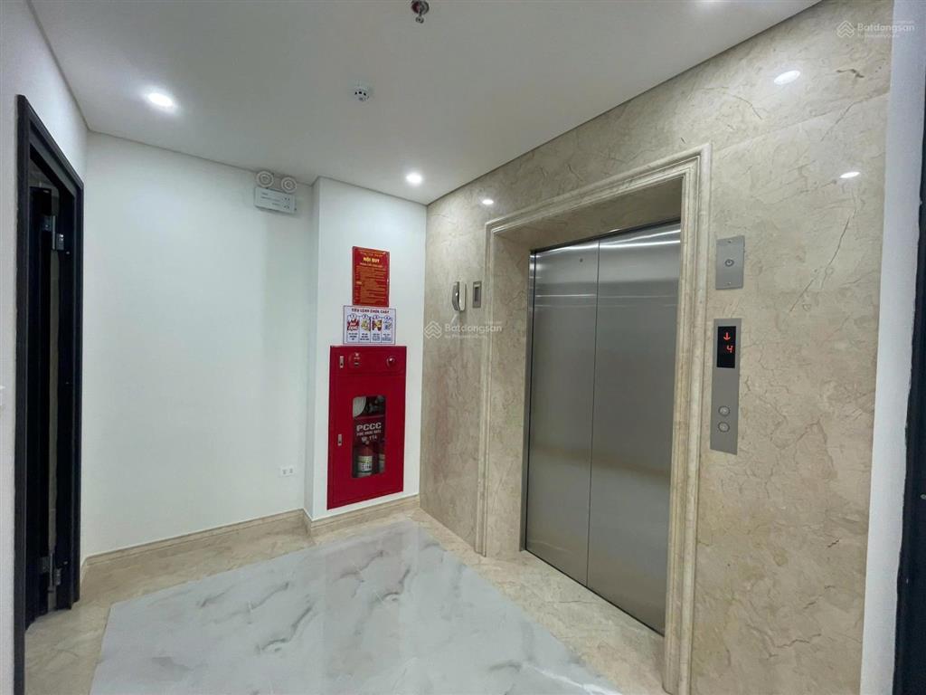 Cho thuê nhà mp quang trung, hà đông. dt 220m2, 8t, 1 hầm, có thang máy, nhà mới 100%. giá 260tr